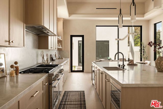 2137 Ashland Avenue, Santa Monica, CA 90405