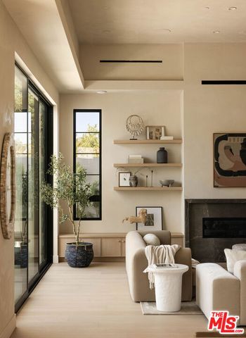 2137 Ashland Avenue, Santa Monica, CA 90405