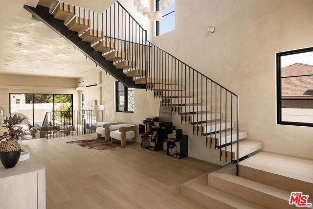 2137 Ashland Avenue, Santa Monica, CA 90405