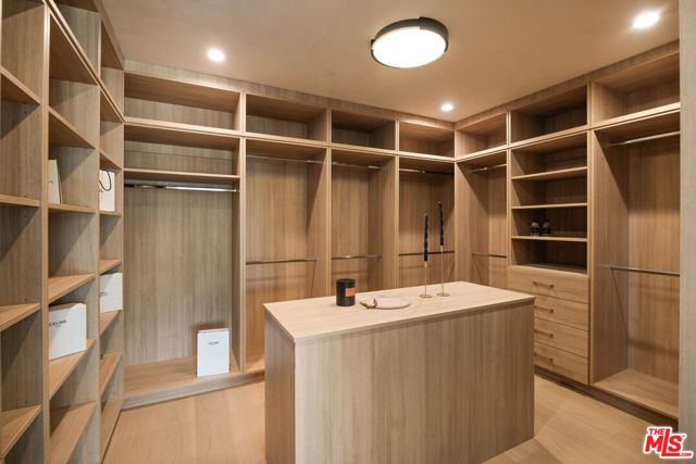 2137 Ashland Avenue, Santa Monica, CA 90405