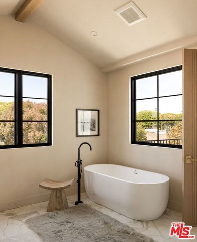 2137 Ashland Avenue, Santa Monica, CA 90405
