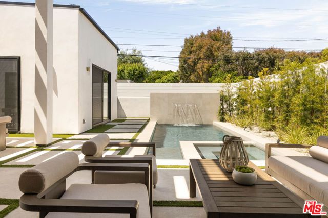 2137 Ashland Avenue, Santa Monica, CA 90405
