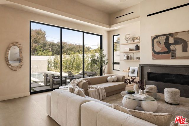 2137 Ashland Avenue, Santa Monica, CA 90405