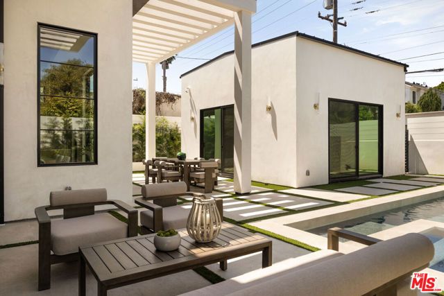 2137 Ashland Avenue, Santa Monica, CA 90405