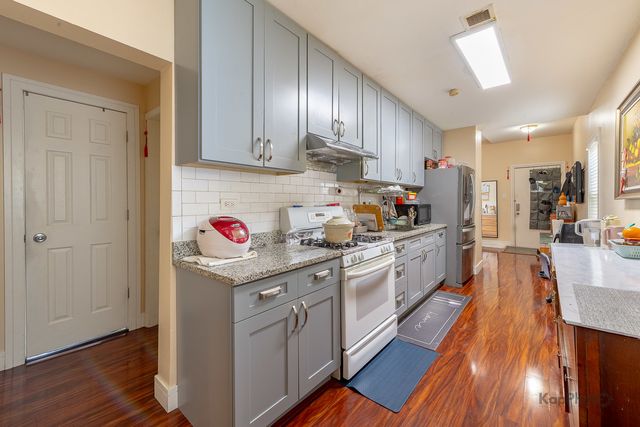 2728 W 39th Place, Chicago, IL 60632