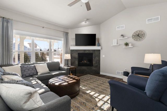 108 Drumlin Circle, Oregon, WI 53575