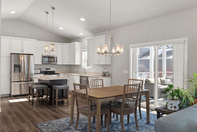 108 Drumlin Circle, Oregon, WI 53575