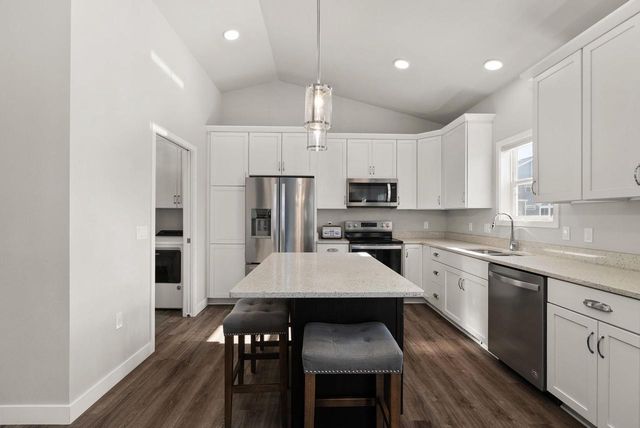 108 Drumlin Circle, Oregon, WI 53575