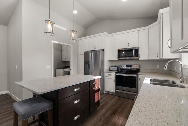 108 Drumlin Circle, Oregon, WI 53575