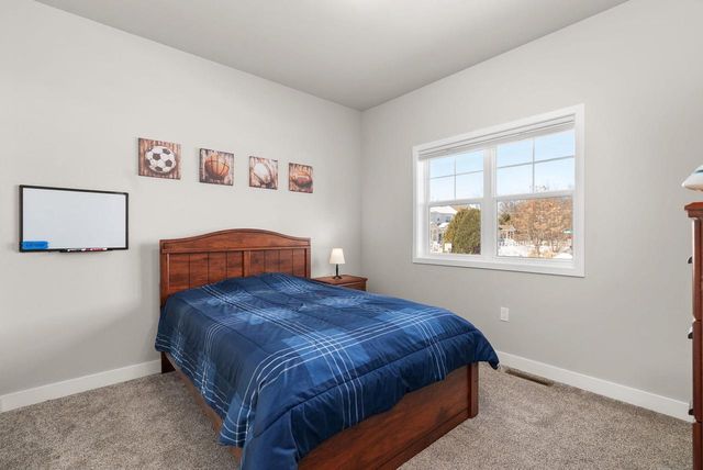 108 Drumlin Circle, Oregon, WI 53575