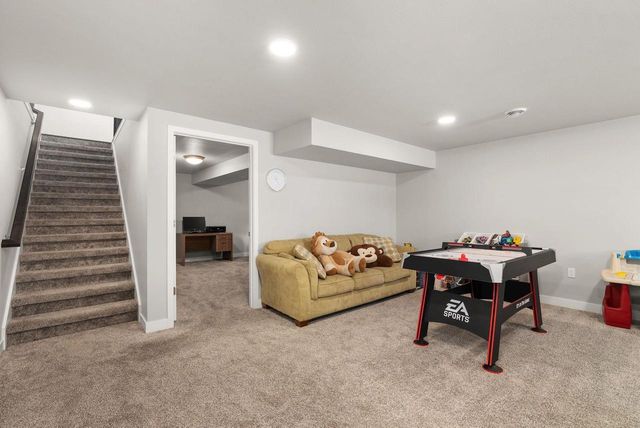 108 Drumlin Circle, Oregon, WI 53575