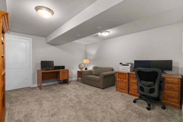 108 Drumlin Circle, Oregon, WI 53575