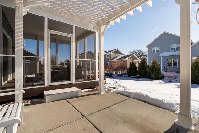 108 Drumlin Circle, Oregon, WI 53575