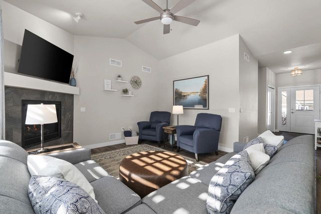 108 Drumlin Circle, Oregon, WI 53575