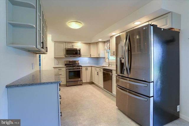 101 RAYPAULA DR, Shrewsbury, PA 17361