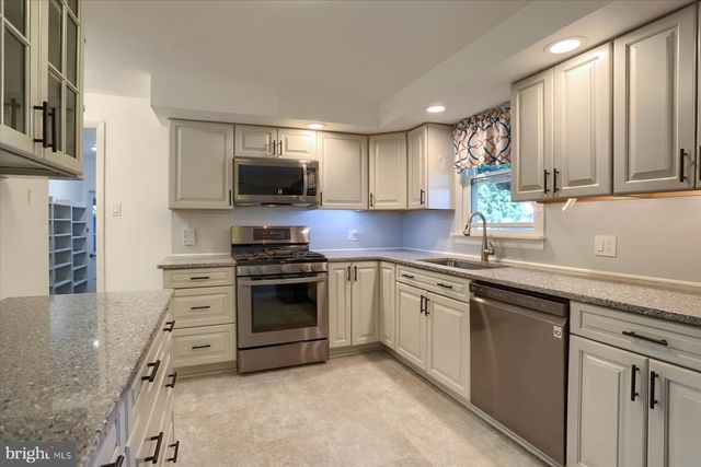 101 RAYPAULA DR, Shrewsbury, PA 17361