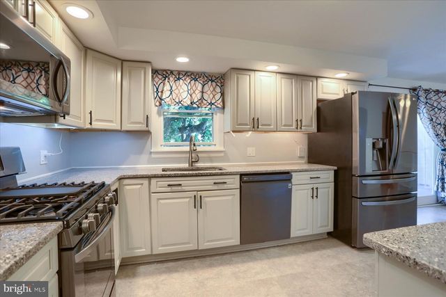 101 RAYPAULA DR, Shrewsbury, PA 17361
