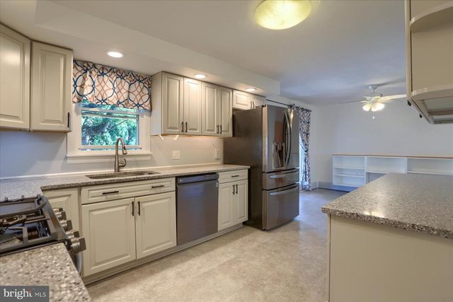 101 RAYPAULA DR, Shrewsbury, PA 17361