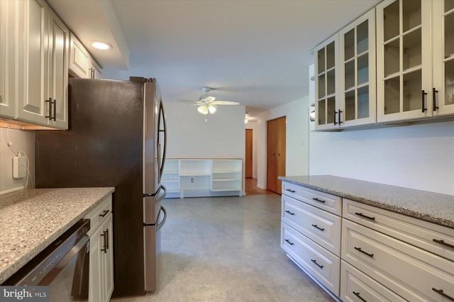 101 RAYPAULA DR, Shrewsbury, PA 17361