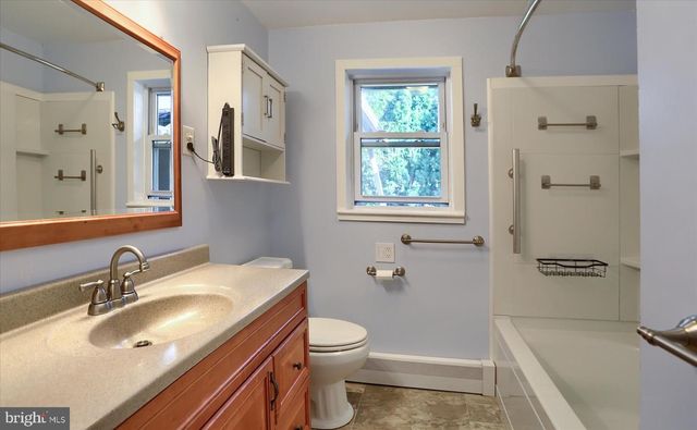 101 RAYPAULA DR, Shrewsbury, PA 17361