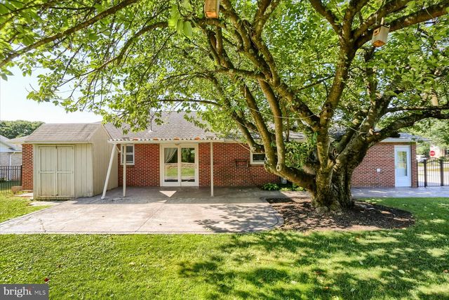 101 RAYPAULA DR, Shrewsbury, PA 17361