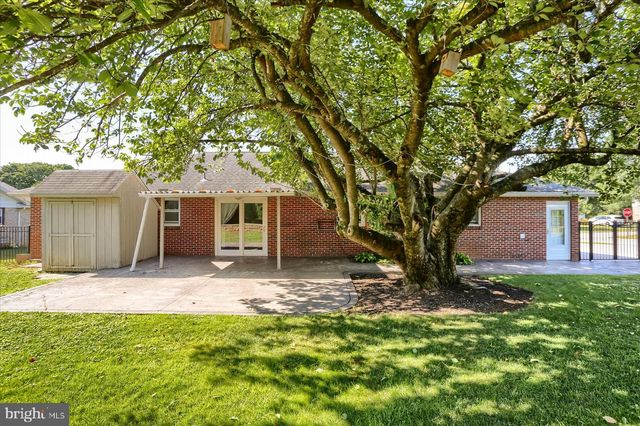 101 RAYPAULA DR, Shrewsbury, PA 17361