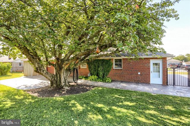 101 RAYPAULA DR, Shrewsbury, PA 17361