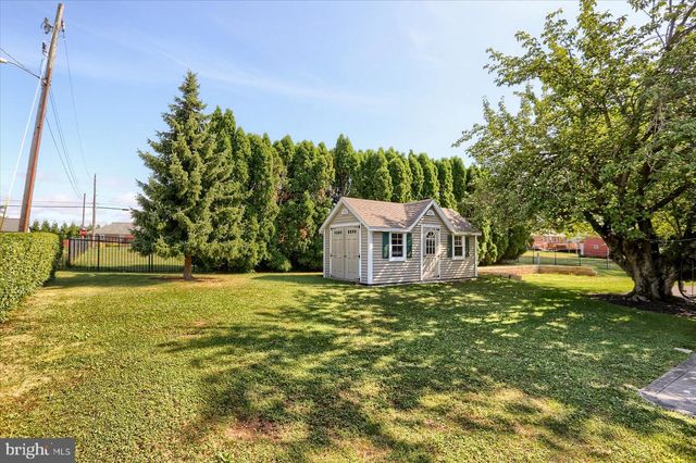 101 RAYPAULA DR, Shrewsbury, PA 17361