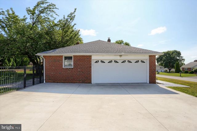 101 RAYPAULA DR, Shrewsbury, PA 17361