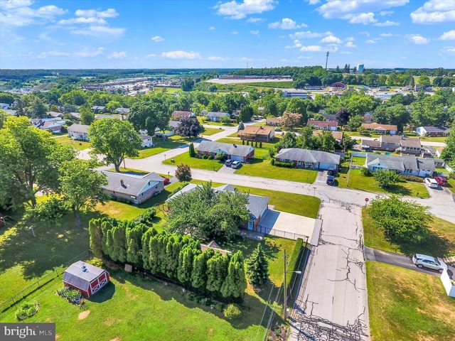 101 RAYPAULA DR, Shrewsbury, PA 17361