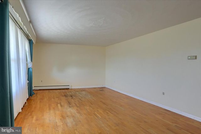 101 RAYPAULA DR, Shrewsbury, PA 17361