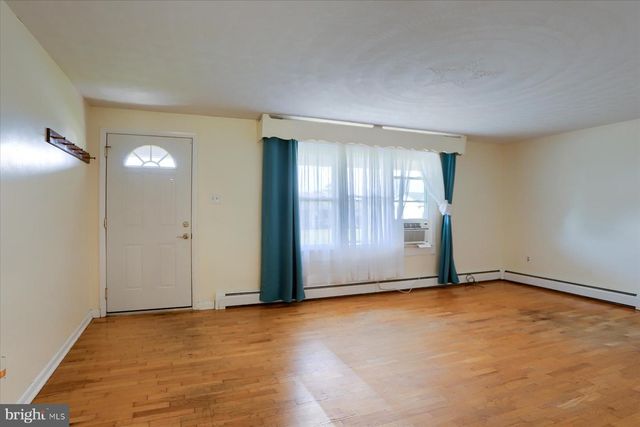 101 RAYPAULA DR, Shrewsbury, PA 17361