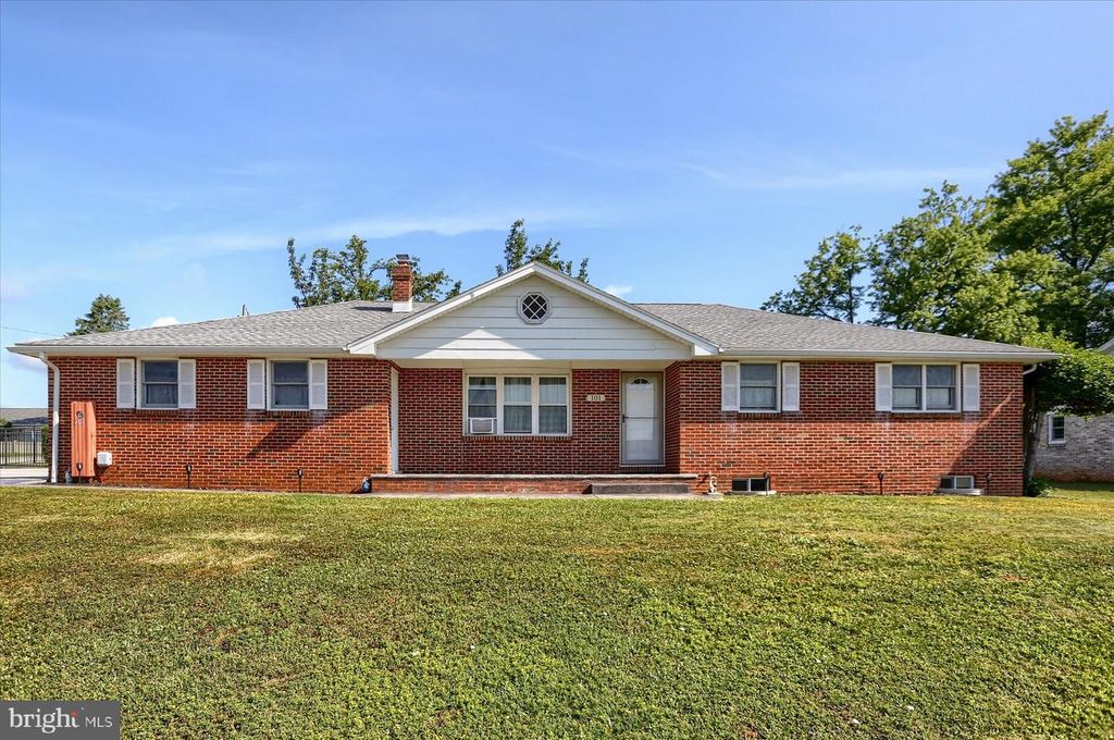 101 RAYPAULA DR, Shrewsbury, PA 17361