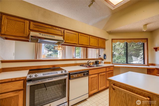 4989 NW Francis Drive, Silverdale, WA 98383