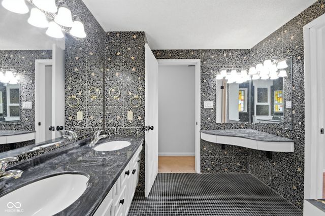 2226 Lake Drive, Anderson, IN 46012