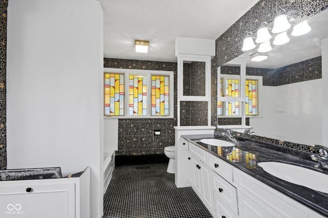 2226 Lake Drive, Anderson, IN 46012