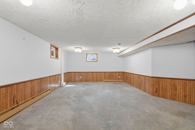 2226 Lake Drive, Anderson, IN 46012