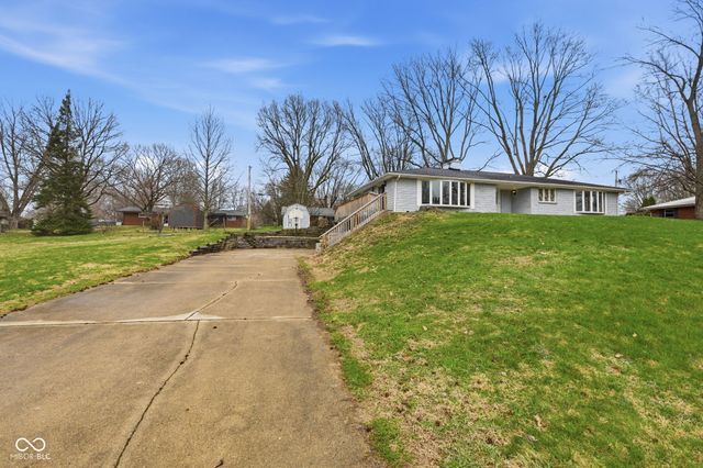 2226 Lake Drive, Anderson, IN 46012