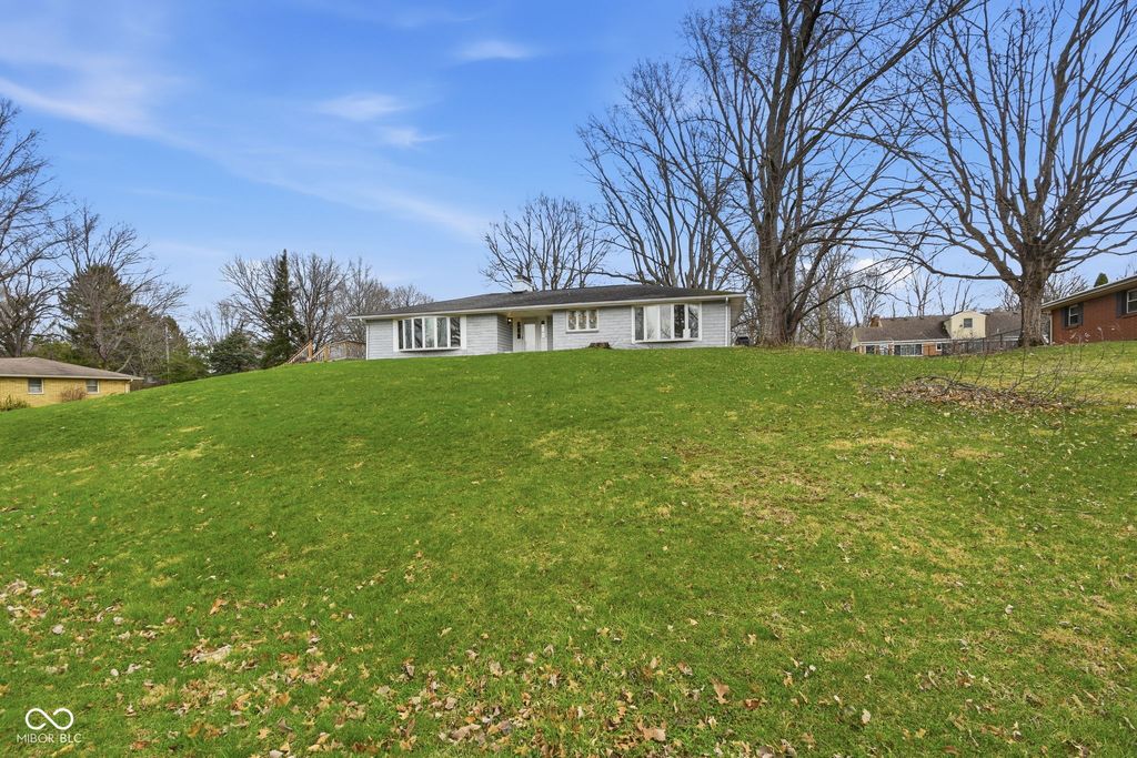 2226 Lake Drive, Anderson, IN 46012