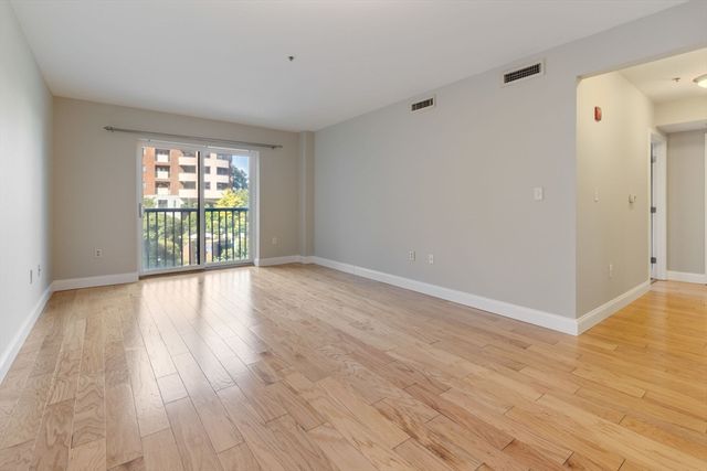 175 Cottage 214, Chelsea, MA 02150