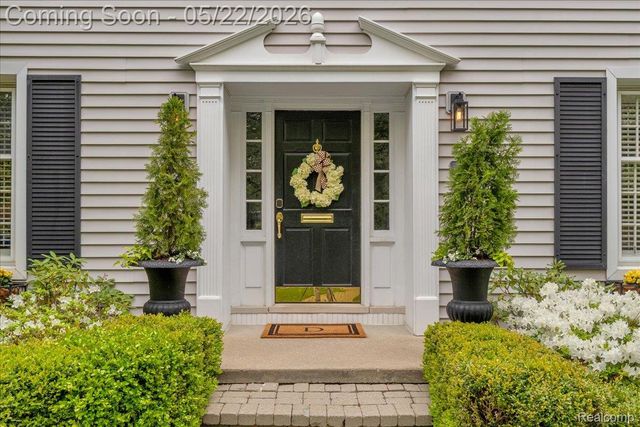 784 University Place, Grosse Pointe, MI 48230