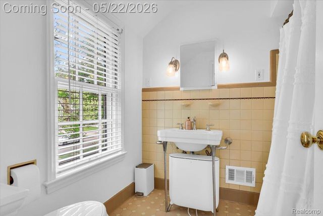 784 University Place, Grosse Pointe, MI 48230
