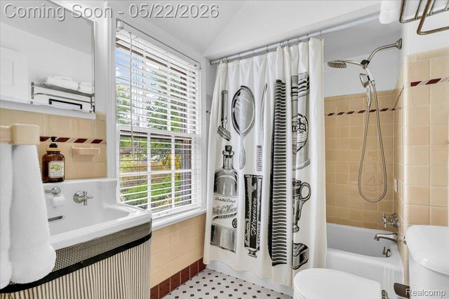 784 University Place, Grosse Pointe, MI 48230