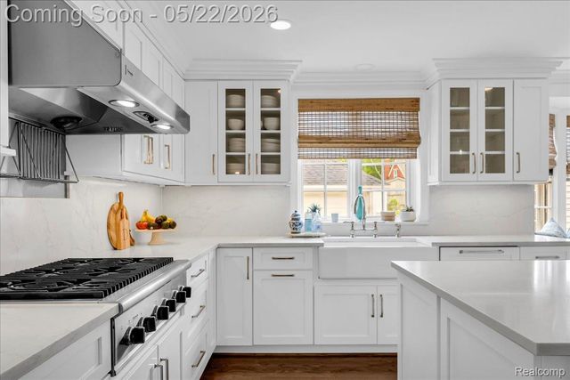 784 University Place, Grosse Pointe, MI 48230