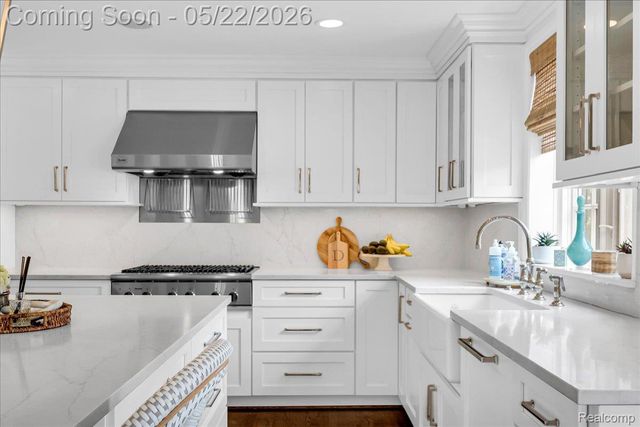 784 University Place, Grosse Pointe, MI 48230