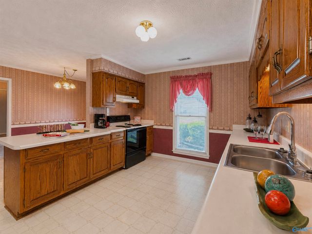 2816 Winthrop Drive, Decatur, AL 35603