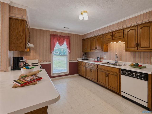 2816 Winthrop Drive, Decatur, AL 35603