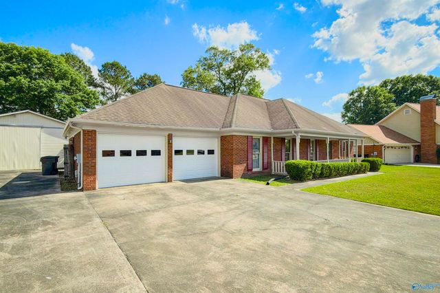 2816 Winthrop Drive, Decatur, AL 35603