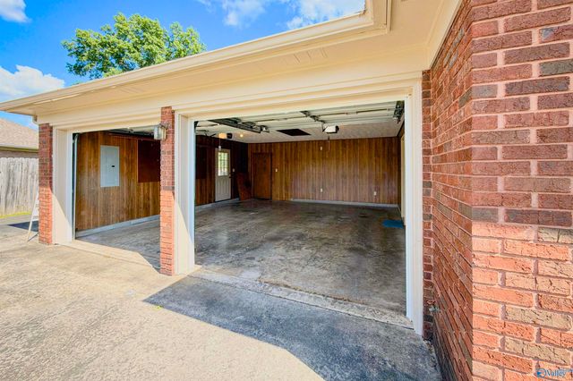 2816 Winthrop Drive, Decatur, AL 35603