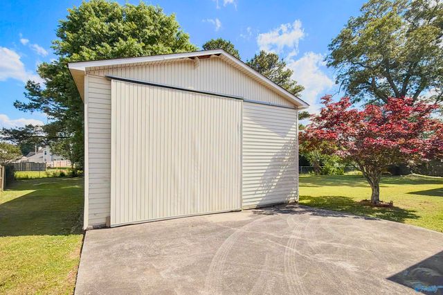 2816 Winthrop Drive, Decatur, AL 35603